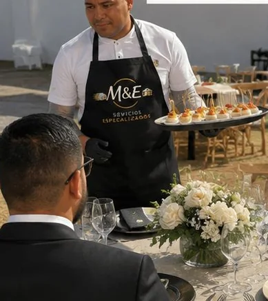Servicio de canapés en evento